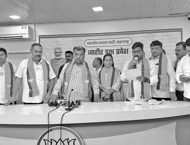 वसई-विरारमध्ये ४ माजी नगरसेवक भाजपच्या गळाला