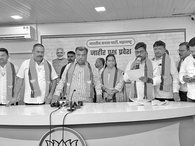 वसई-विरारमध्ये ४ माजी नगरसेवक भाजपच्या गळाला