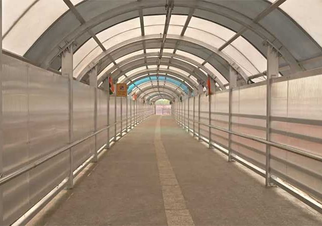 वांद्र्यात वाहतुकीची गर्दी टाळण्यासाठी पादचाऱ्यांना स्कायवॉकचा पर्याय