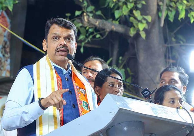 'धारावीचा विकास केल्याशिवाय आम्ही स्वस्थ बसणार नाही'