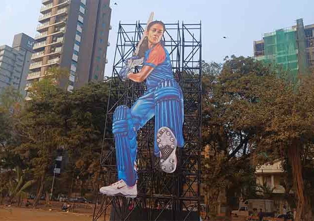 दादरच्या छत्रपती शिवाजी महाराज मैदानात अनधिकृतपणे जाहिरात फलक