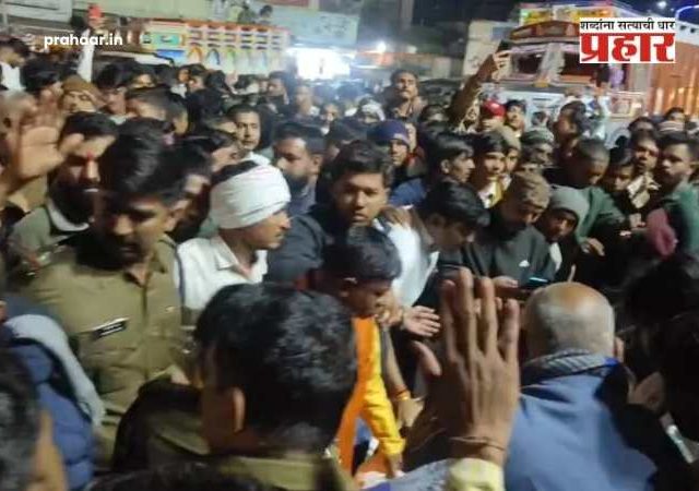 Madhya Pradesh News : मुस्लिम मुलीच्या पायावर पाय पडला अन्....मध्य प्रदेशात मारहाण, लाठीमार आणि महामार्गावर चक्काजाम