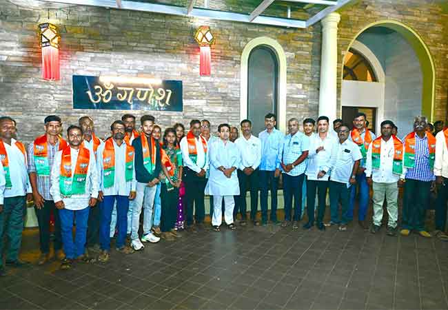 पालकमंत्री नितेश राणे यांचा मनसेला जोरदार धक्का