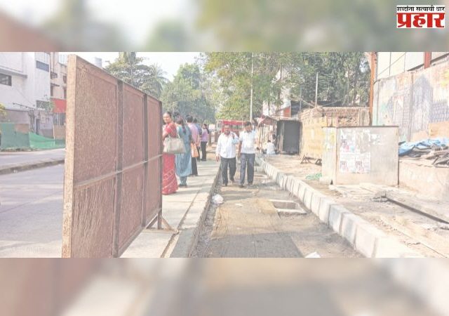 कांदिवली पश्चिमेला  बस प्रवाशांची तारेवरची कसरत