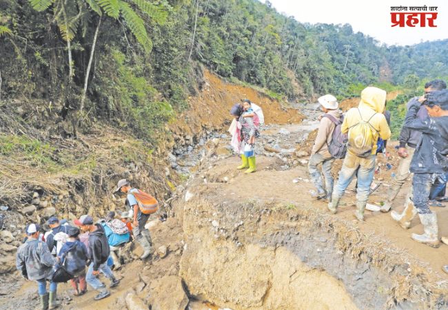 इंडोनेशियातील जावा बेटावर भूस्खलन