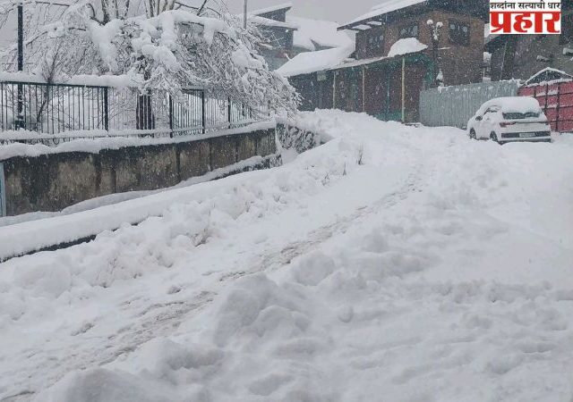 जम्मू काश्मीर : बर्फवृष्टीमुळे श्रीनगर विमानतळावरील सर्व विमानसेवा रद्द