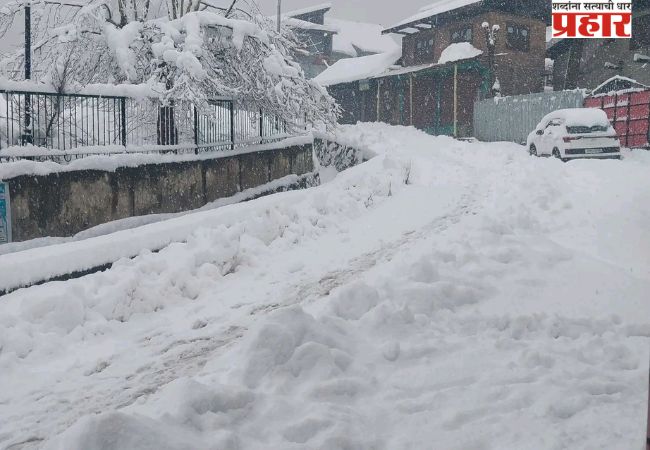 जम्मू काश्मीर : बर्फवृष्टीमुळे श्रीनगर विमानतळावरील सर्व विमानसेवा रद्द