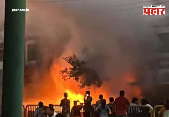 Pune Fire News : धुराचे लोट आणि फटाक्यांचे स्फोट! पिंपरी-चिंचवडमध्ये गजानन रुग्णालयाखाली अग्नितांडव; पाहा थरकाप उडवणारा VIDEO