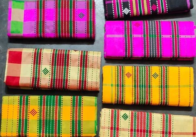 संथाली साड्यांची निर्माती