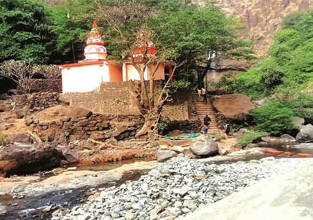 मार्लेश्वर मंदिराजवळ नदीपात्रात सुरुंग स्फोट