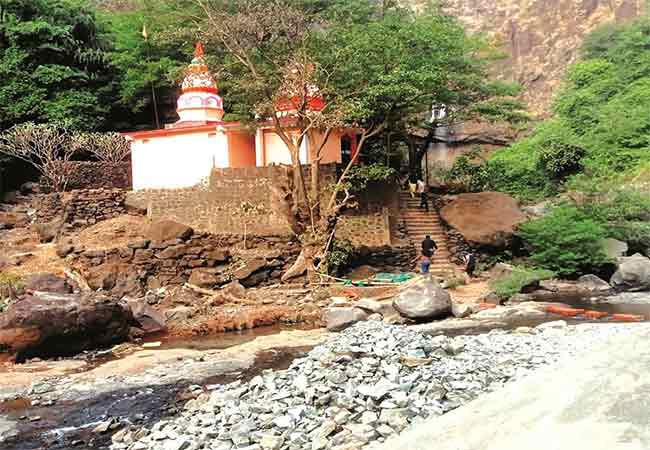 मार्लेश्वर मंदिराजवळ नदीपात्रात सुरुंग स्फोट