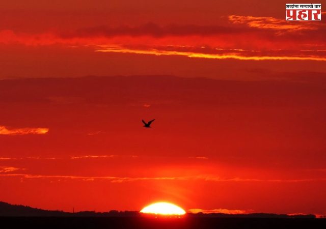 सकाळी सूर्य मोठा व तांबडा का दिसतो?