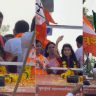 मी परकी नाही, उत्तर भारतीय मराठीच आहे’; मैथिली ठाकूरची मुंबईत प्रचारात एन्ट्री, मराठी गीताने वेधलं लक्ष