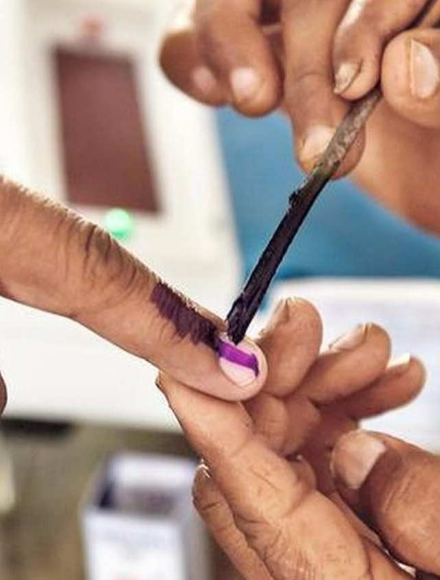 मतदानानंतर बोटावर शाई का लावली जाते? हात किंवा बोट नसल्यास काय असते नियम?