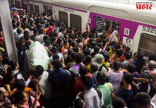 होत्याच झालं नव्हतं… धावती लोकल पकडायला गेली अन्…..