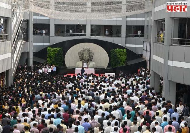 उपमुख्यमंत्री अजित पवार यांना मंत्रालयात अधिकाऱ्यांनी वाहिली श्रद्धांजली