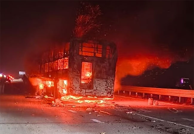 शॉर्ट सर्किटमुळे ‘समृद्धी’वर खासगी बसला अपघात