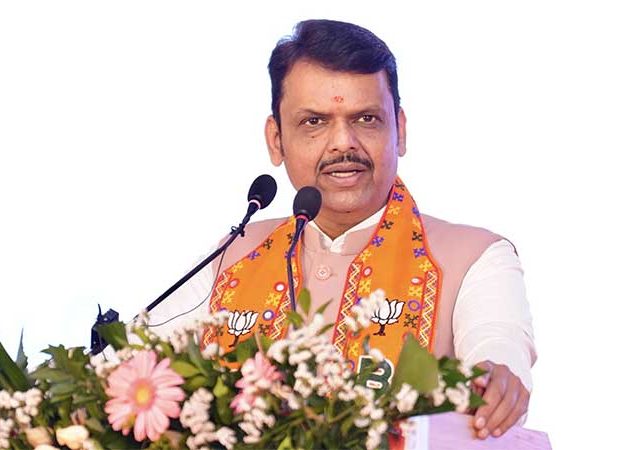 'मुंबई सात वर्षांत झोपडपट्टीमुक्त करणार'