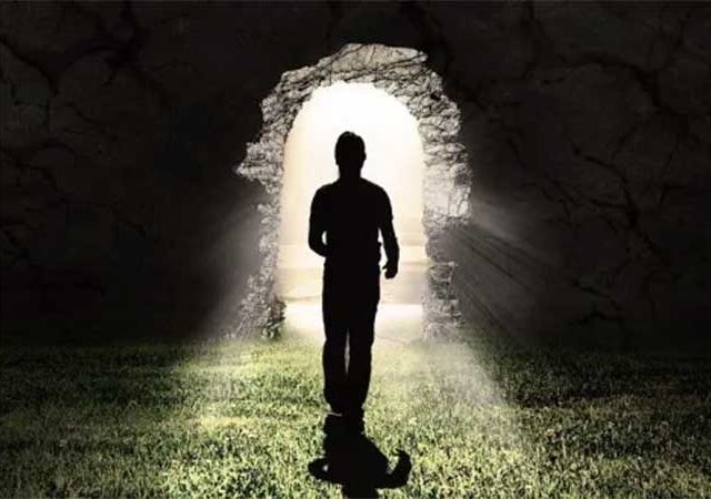 अंधारातून प्रकाशाकडे