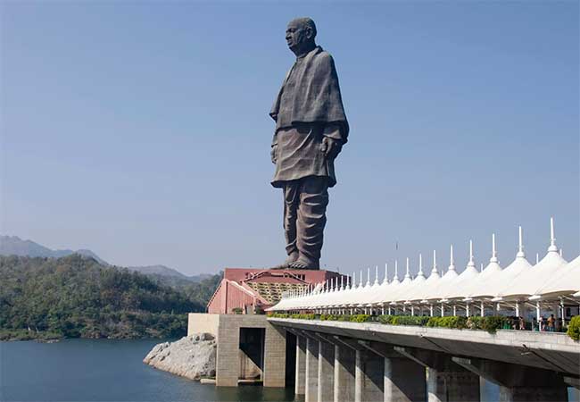 गुजराती मतदार पोहोचले गावाला