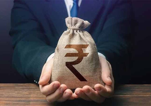 कर्ज घेतलं, पण हप्ता भरला की बजेट कोलमडतं!