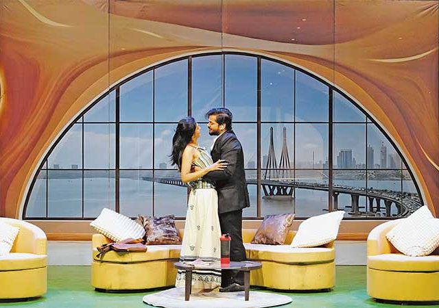 हे नाटक चालू शकतं? लागली पैज...