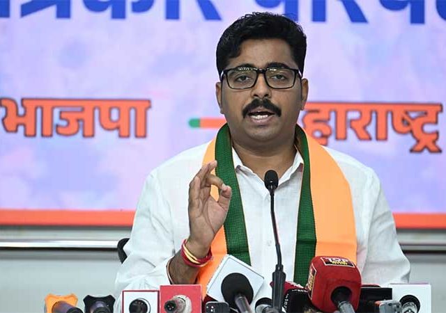 अजित पवारांविषयी संजय राऊतांचे प्रेम पुतनामावशीसारखे