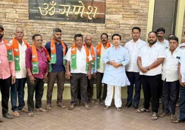 ठाकरे सेनेच्या वागदे ग्रामपंचायत सदस्यासह पदाधिकाऱ्यांचा भाजपात प्रवेश