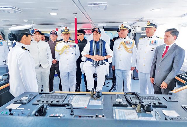 पहिले स्वदेशी प्रदूषण नियंत्रण जहाज ‘समुद्र प्रताप’ तटरक्षक दलाच्या ताफ्यात