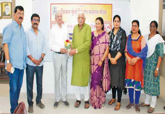 विशाल मुंबई शिक्षण प्रसारक मंडळाचे आदर्श विद्यालय