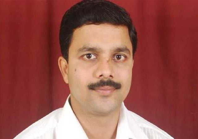 पक्षशिस्तीचे उदाहरण : खासदार नारायण राणेंच्या आदेशानुसार जिल्हा बँकेचे अध्यक्ष मनीष दळवींची निवडणुकीतून माघार