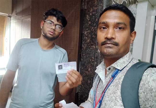 मुंबईतील ८५ लाख मतदारांना झाले मतदार ओळखपत्रांचे वाटप
