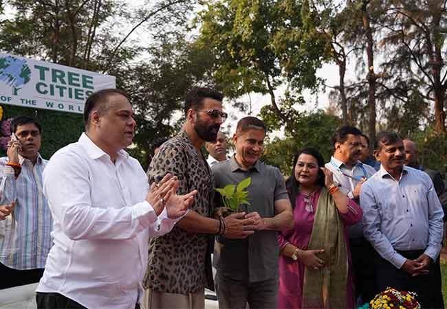मुंबईत स्वच्छतेबाबतच्या स्पर्धा भरवणार, मुंबईला पहिल्या क्रमांकावर आणणार