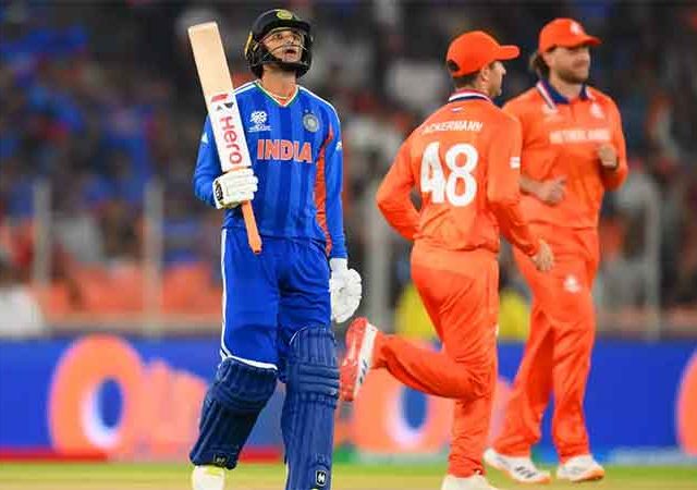 सलग तीन शून्यांनंतर गावस्कर यांचा अभिषेकला सल्ला