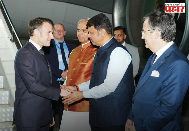 Emmanuel Macron India Visit: इमॅन्युएल मॅक्रॉन भारत दौऱ्यावर; मुंबई विमानतळावर मुख्यमंत्री फडणवीसांकडून फ्रान्सच्या राष्ट्राध्यक्षांचे स्वागत