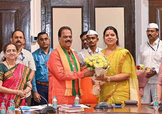 मुंबई महापालिकेच्या स्थायी समिती अध्यक्षपदी प्रभाकर शिंदे