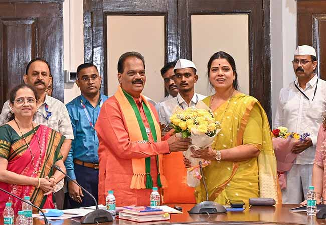 मुंबई महापालिकेच्या स्थायी समिती अध्यक्षपदी प्रभाकर शिंदे