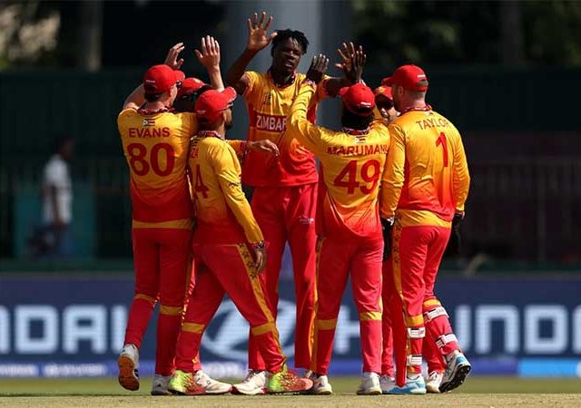 ब गटात झिम्बाब्वे अव्वल स्थानी