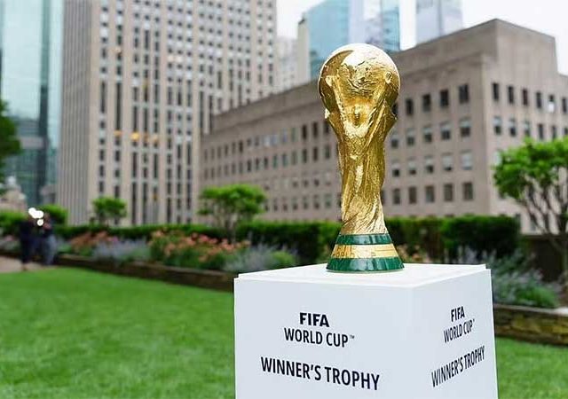 फिफा विश्वचषक मेक्सिकोबाहेर खेळवणार ?
