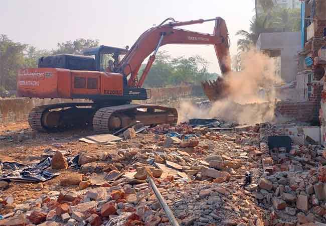 कन्नमवार नाल्याची भिंत उभारण्याचा मार्ग मोकळा, ३९ बांधकामांवर कारवाई