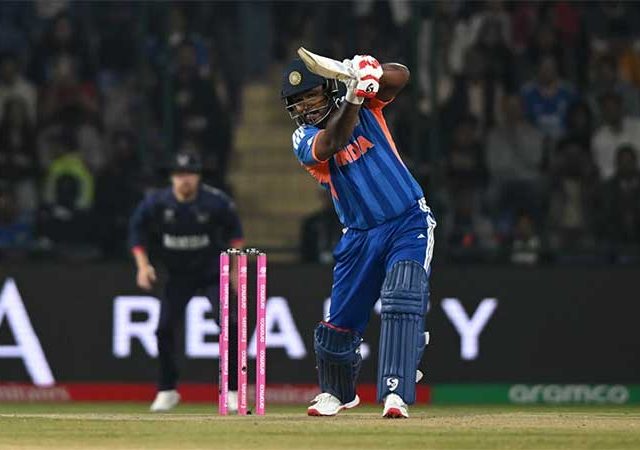 वर्ल्डकपमध्ये संजू सॅमसनचे दमदार पदार्पण