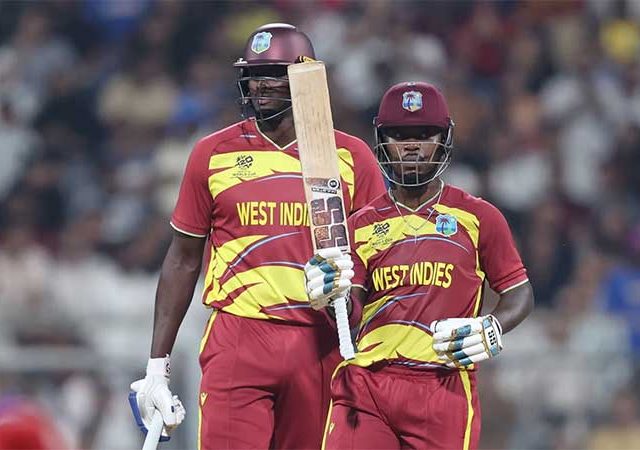 वेस्ट इंडीजचा इंग्लंडवर ३० धावांनी विजय