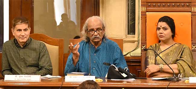 ‘मुलांनी आणि तरुणांनी मराठी भाषा विसरू नये’