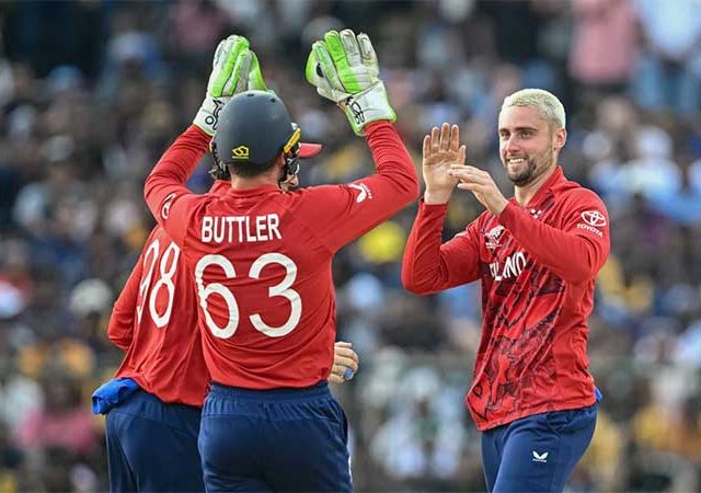 इंग्लंडच्या फिरकीपुढे श्रीलंकेची दाणादाण