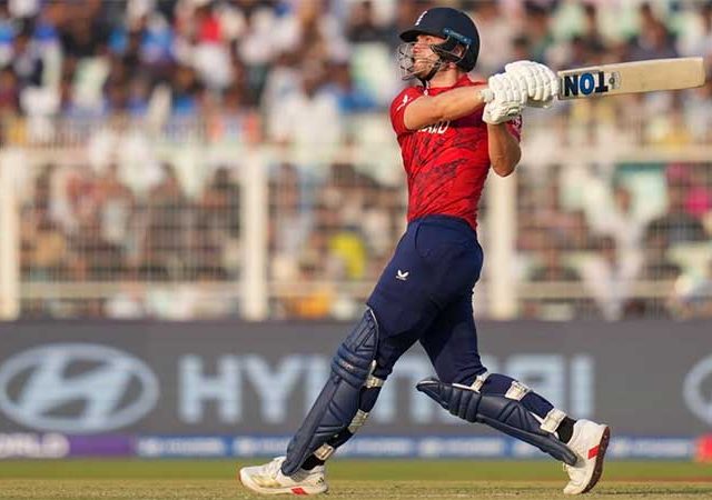 इंग्लंडचा इटलीवर २४ धावांनी विजय