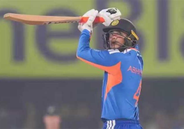 सलामीवीर अभिषेक शर्मा केला भलताच विक्रम