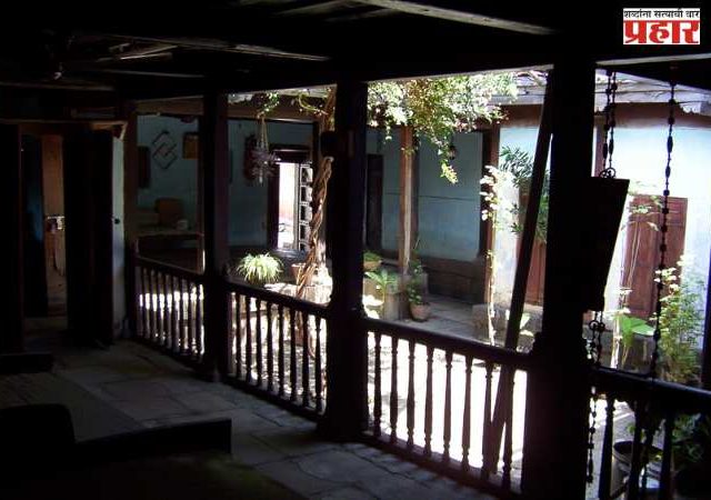 चिरेबंदी वाड्यातले बालपण