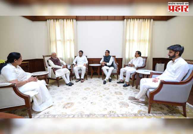 उपमुख्यमंत्री सुनेत्रा पवार दोन्ही चिरंजीवांसह दिल्लीत मोदी-शहांच्या भेटीला – आधी प्रफुल्ल पटेल यांच्या निवासस्थानी ‘चाय पे चर्चा’; तटकरेंनी फेटाळल्या विलिनीकरणाच्या चर्चा