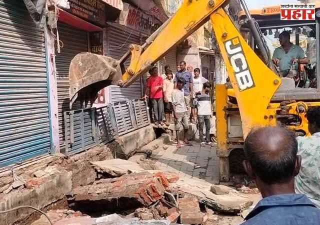 बदलापूरमध्ये अनधिकृत बांधकामांवर बुलडोझर; ४०० हून अधिक बांधकामे हटवणार