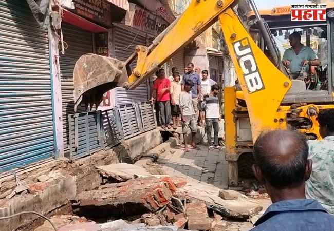 बदलापूरमध्ये अनधिकृत बांधकामांवर बुलडोझर; ४०० हून अधिक बांधकामे हटवणार